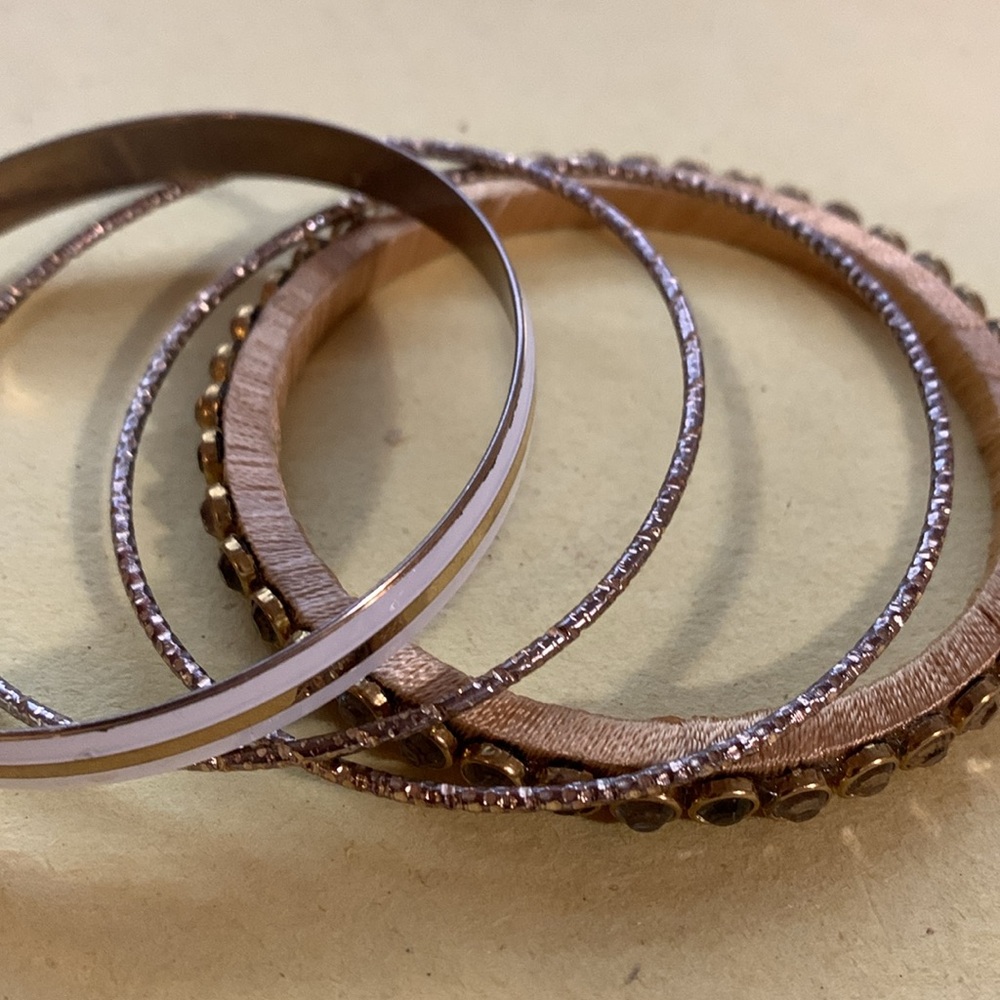 Four bracelets - Picture 4 of 5